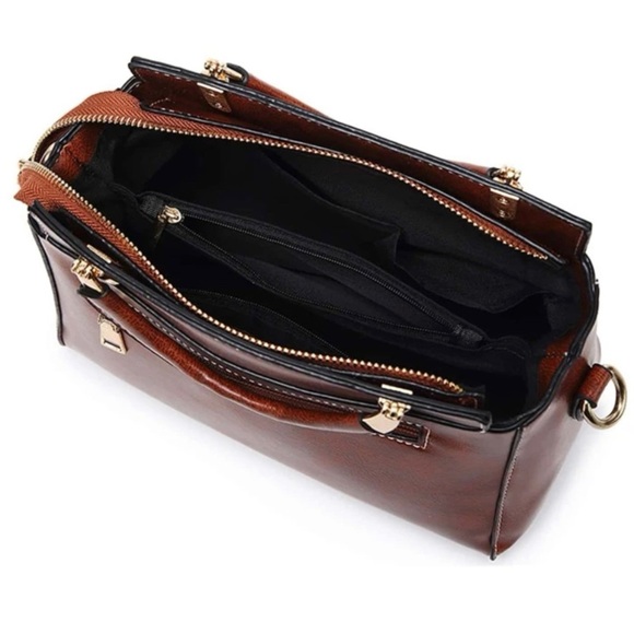 Women’s Leather Shoulder Bag - Picture 3 of 9